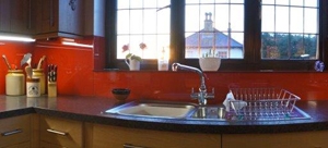 Red kitchen splashback